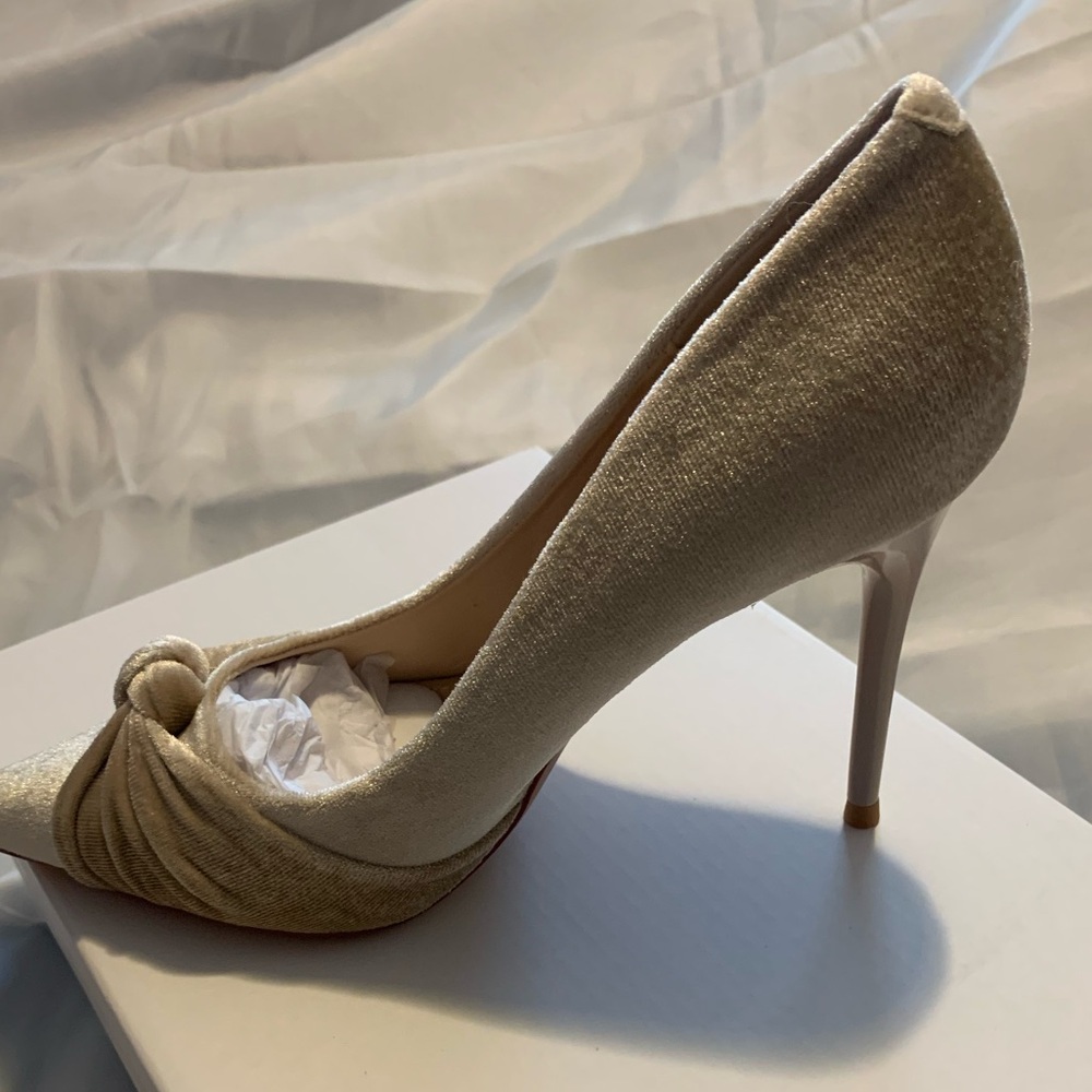 Ladies size 5 high heels